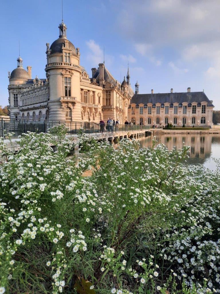 Bed and Breakfast Pierres Et Jardins Senlis  Exterior foto
