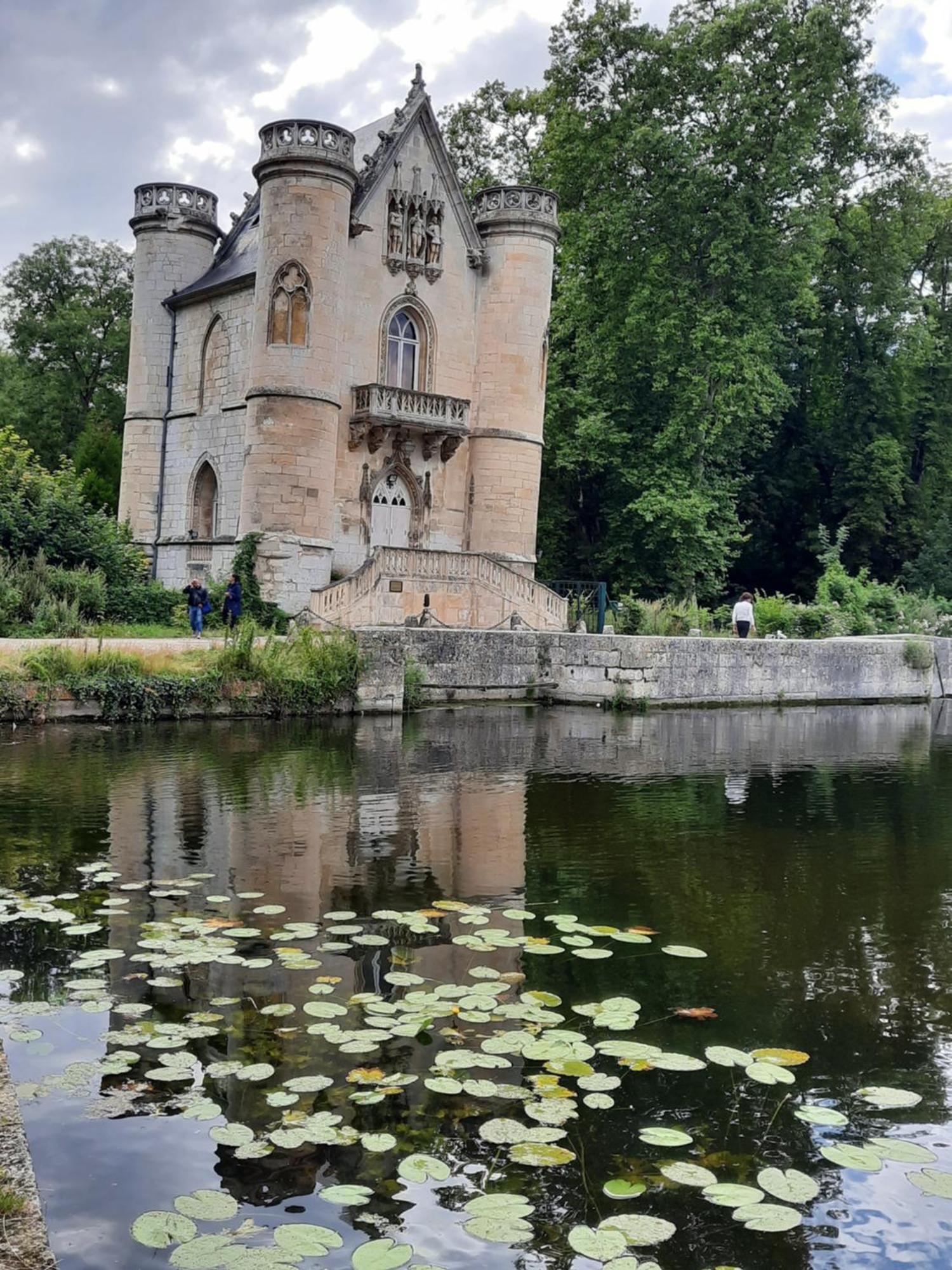 Bed and Breakfast Pierres Et Jardins Senlis  Exterior foto